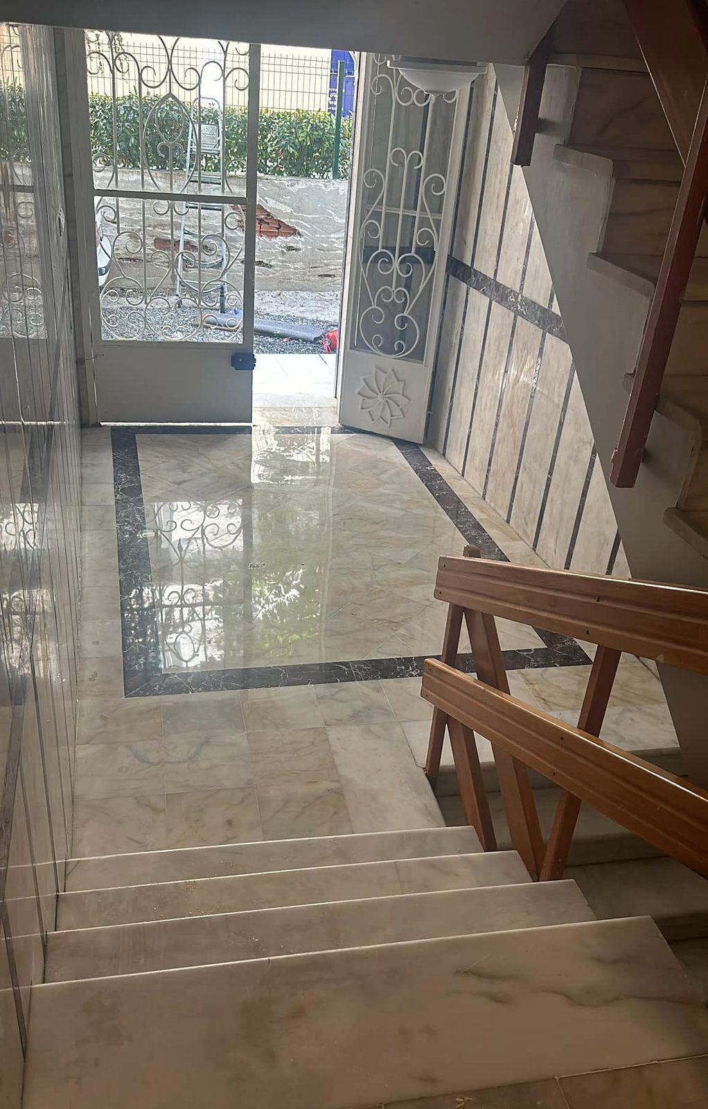 Mermer Zeminlerdeki Asit Lekeleri ve Profesyonel Çözüm Yöntemleri