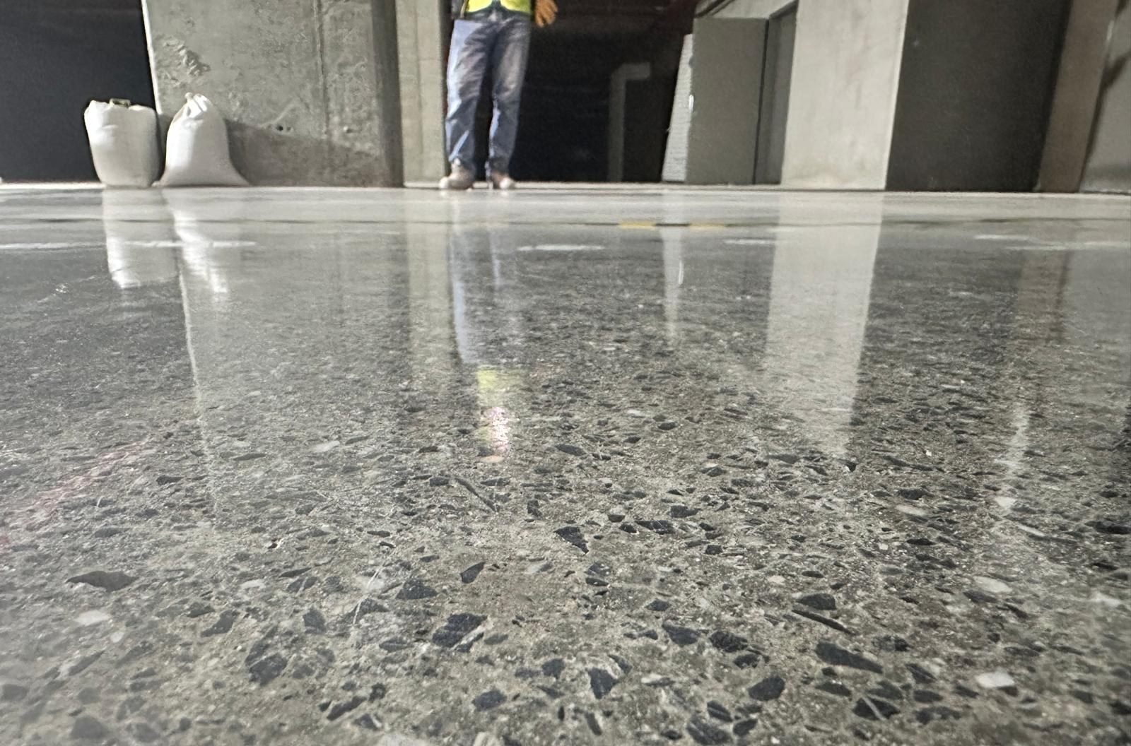 Endüstriyel Zeminlerde Beton Parlatma: Maksimum Performans
