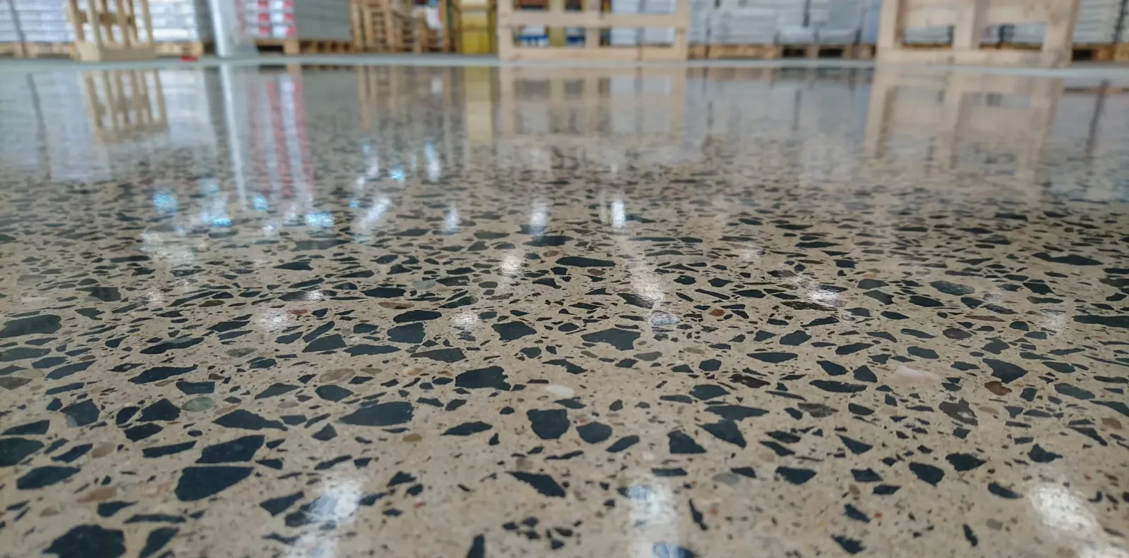 Beton Parlatma mı Epoksi mi? Karar Verme Rehberi.