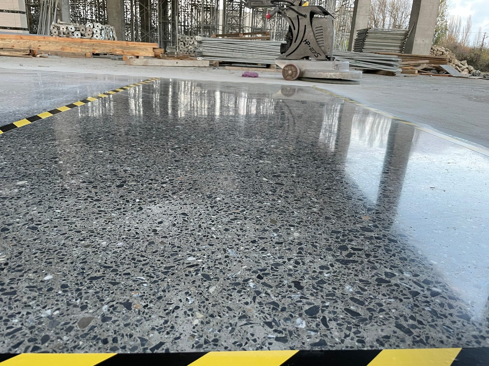 2026’da Beton Silim Parlatma: Zemininizi Yenilemenin En Akıllı Yolu